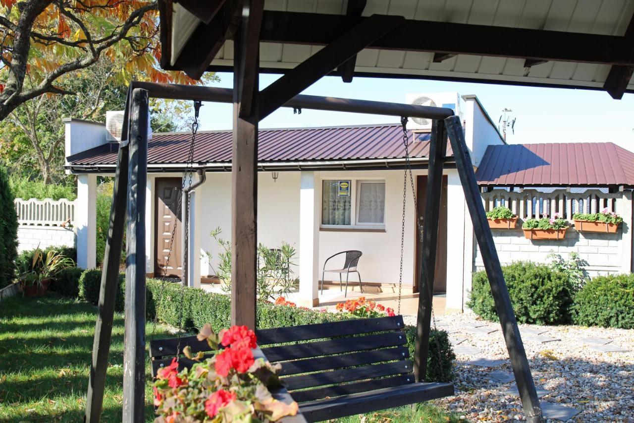 Bar Malwa Motel Aleksandrow Lodzki Exterior photo