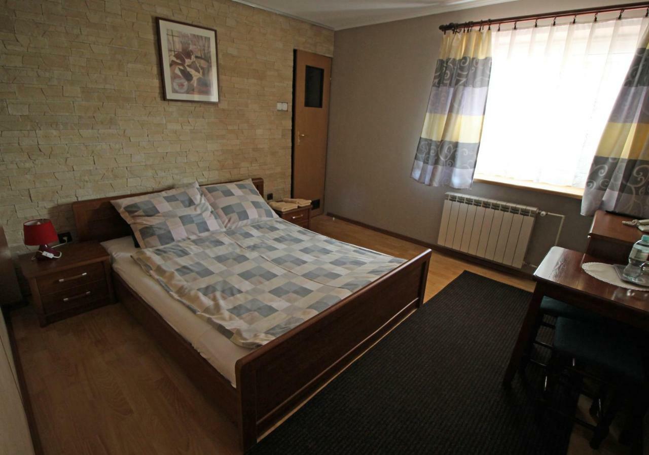 Bar Malwa Motel Aleksandrow Lodzki Exterior photo