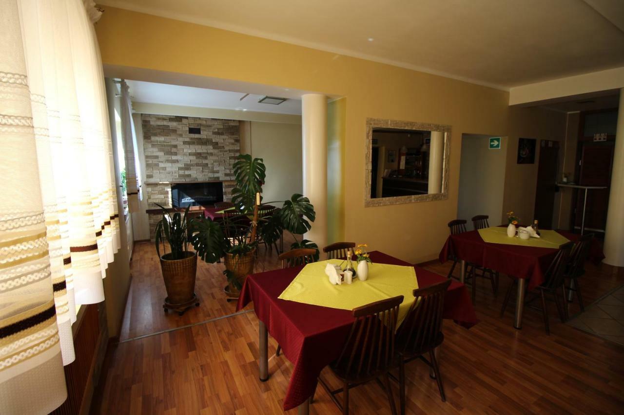 Bar Malwa Motel Aleksandrow Lodzki Exterior photo